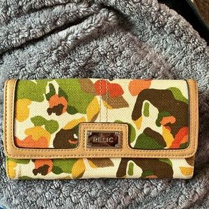 Relic wallet new without tags. Excellent/new condition